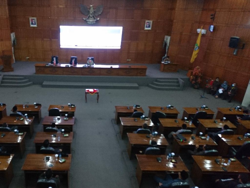 Golkar Copot Endang Effendi dari Ketua DPRD Cilegon, Diganti Isro Miroj Golkar Copot Endang Effendi dari Ketua DPRD Cilegon, Diganti Isro Miroj