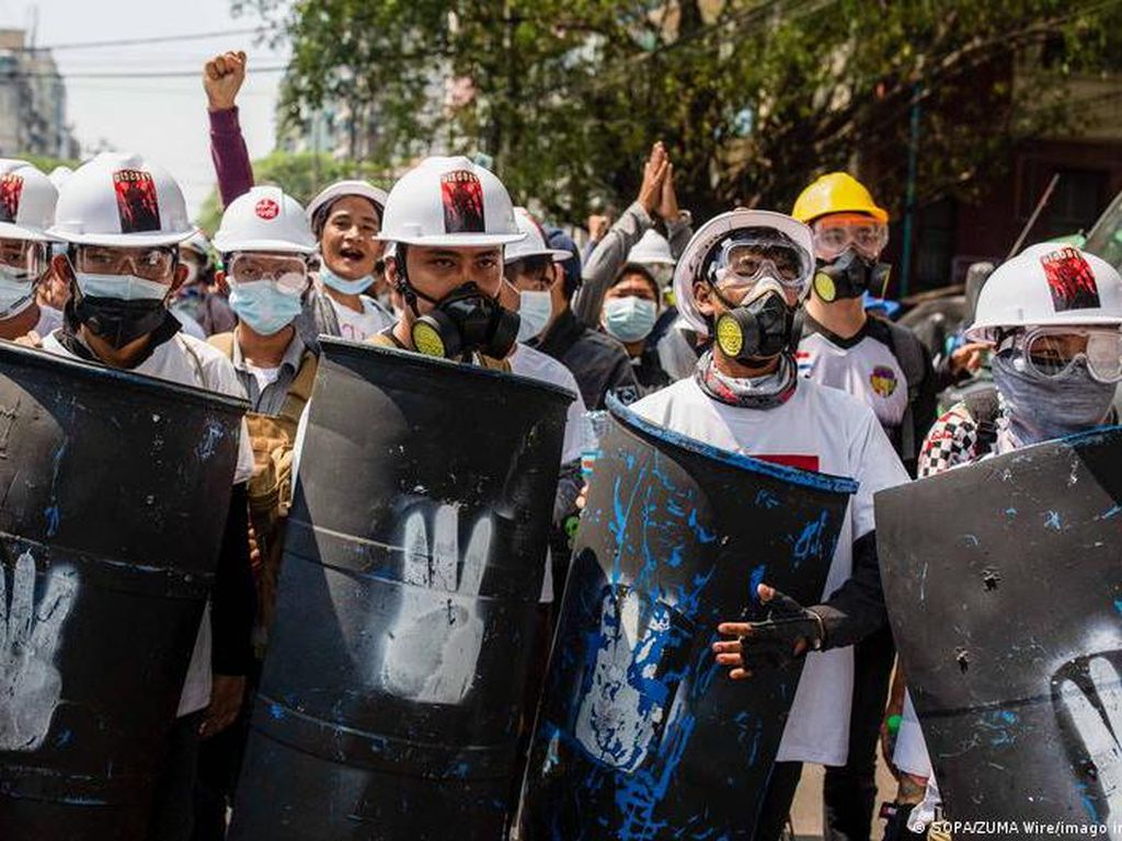 18 Demonstran di Myanmar Tewas, Uni Eropa Siap Jatuhkan Sanksi 18 Demonstran di Myanmar Tewas, Uni Eropa Siap Jatuhkan Sanksi