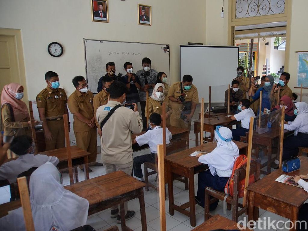 Sekolah Tatap Muka Digelar Serentak di 82 SD-SMP Kota Mojokerto Sekolah Tatap Muka Digelar Serentak di 82 SD-SMP Kota Mojokerto