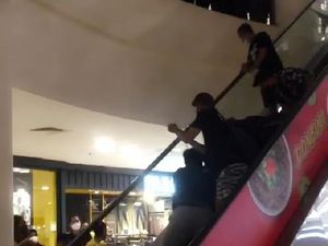 Viral Balita Terjepit di Eskalator Mal di Makassar, Begini Ceritanya
