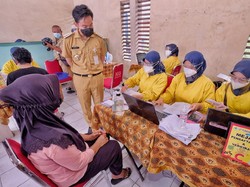 Vaksinasi Selanjutnya untuk Guru, Solo Targetkan Sekolah Tatap Muka Juli