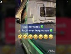 Viral Wanita Dijemput Pacar Pakai Mobil Pick Up Sayur, Dipuji Para Pria