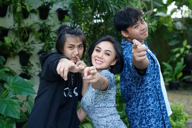 Yuni Shara dan anaknya