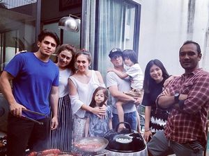 Adilla Dimitri dan Wulan Guritno Ketika Kompak Makan Bareng Keluarga