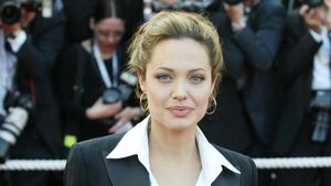 7 Penampilan Artis Cantik yang Tetap Seksi Meskipun Bergaya Maskulin