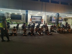 Balap Liar di Tulungagung Dibubarkan, Remaja Kabur hingga Tabrak Mobil Polisi