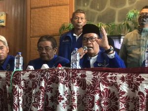 Barisan Massa Demokrat Dorong KLB, Minta AHY Mundur! Barisan Massa Demokrat Dorong KLB, Minta AHY Mundur!