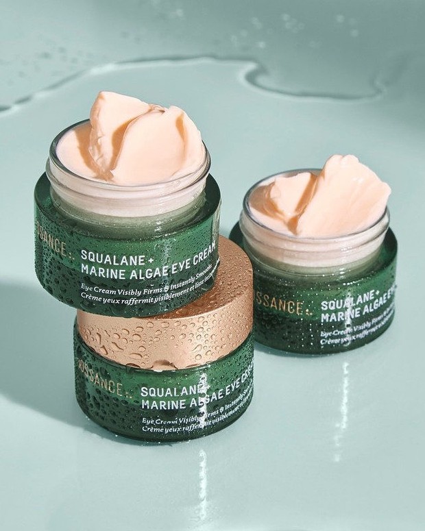 Biossance Squalane Marine Algae Eye Cream/instagram.com/biossance Krim mata anti-penuaan yang merevitalisasi dan membuat tampilan mata lebih cerah akan memberikan hidrasi dalam membuat kulit halus dan tampak muda bercahaya.
