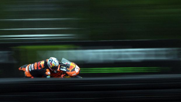 Red Bull KTM Ajo's Dutch rider Bo Bendsneyder rides his KTM during a free practice session prior to the Moto3 Czech Grand Prix race in Brno, Czech Republic, on August 4, 2017. - The Czech Grand Prix will take place on August 6, 2017, at the 5,4 kilometre circuit in the southern Czech city of Brno. (Photo by Michal Cizek / AFP)