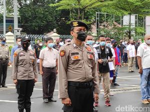 Kapolres Jaksel Beri Penghargaan ke Polisi Ungkap Makanan Napi Isi Sabu Kapolres Jaksel Beri Penghargaan ke Polisi Ungkap Makanan Napi Isi Sabu