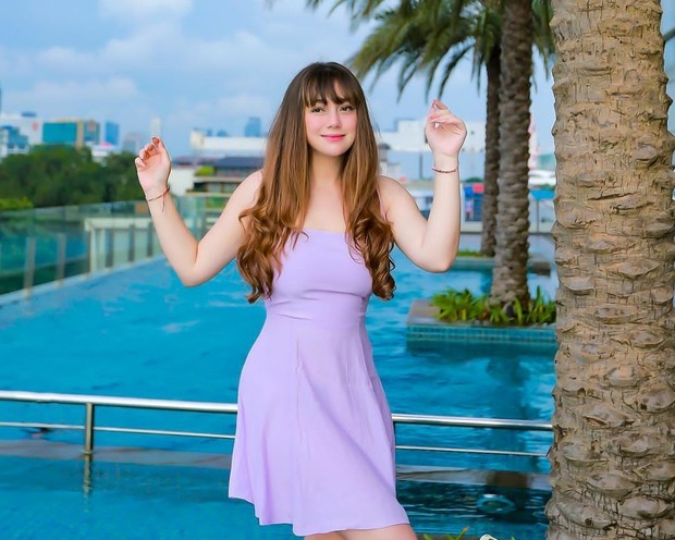 Celine Evangelista makin imut dengan rambut berponi/Foto: Instagram.com/celine_evangelista artis berponi imut