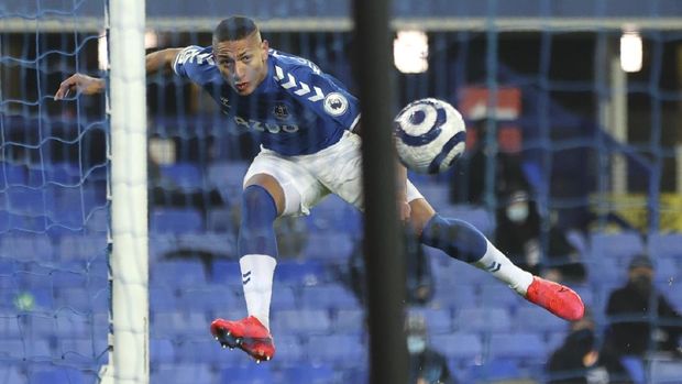 Everton's Richarlison scores his side's opening goal during the English Premier League soccer match between Everton and Southampton at Goodison Park in Liverpool, England, Monday, March 1, 2021. (Clive Brunskill/Pool via AP)