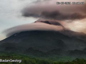 Gunung Merapi Luncurkan 22 Kali Guguran Lava Pijar dalam 12 Jam