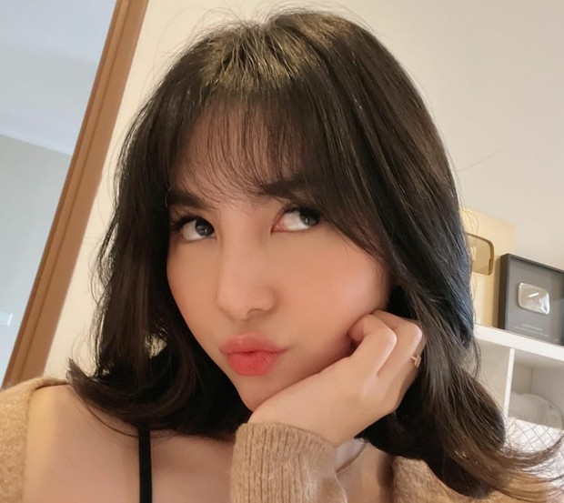 Imutnya gaya rambut Devienna Setiawan/Foto: Instagram.com/deviennaaa artis berponi imut