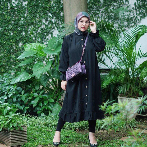 Irish Bella memakai hijab segi empat dililit/instagram.com/_irishbella_