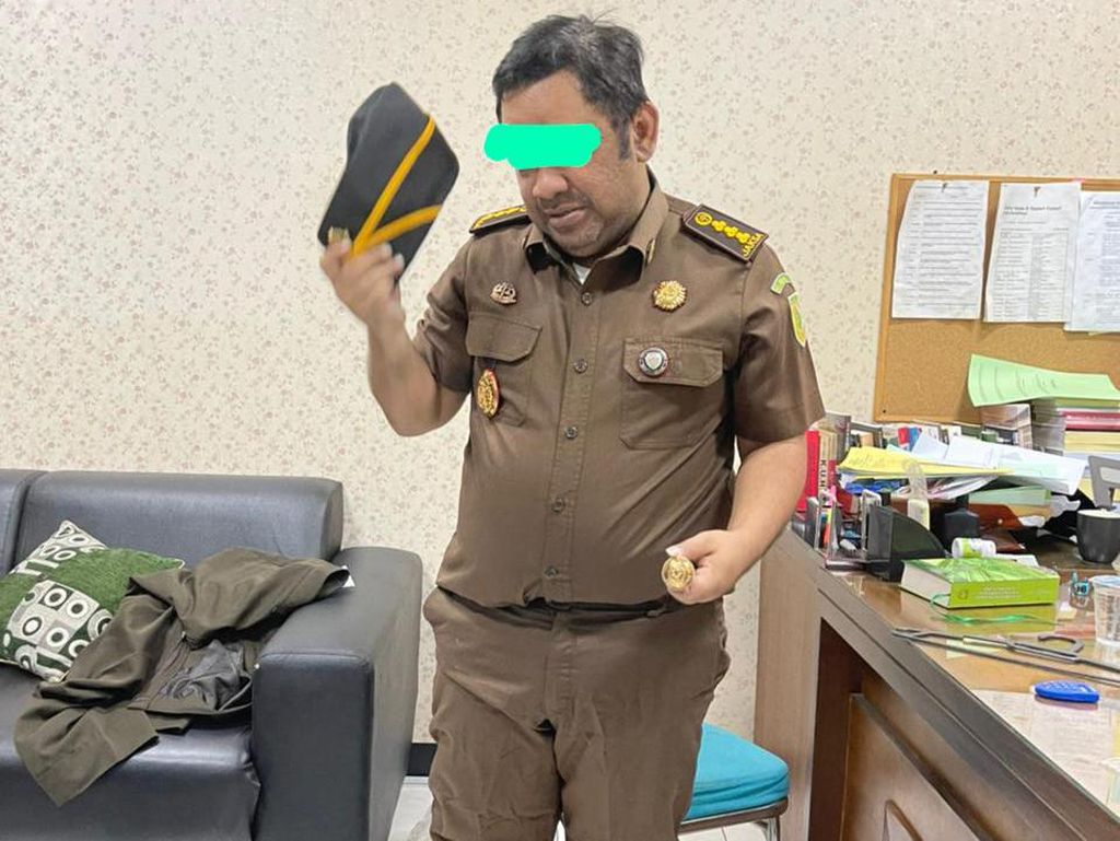 Jaksa Gadungan Ini Ditangkap Setelah Menginap 2 Bulan Tanpa Bayar di Hotel Jaksa Gadungan Ini Ditangkap Setelah Menginap 2 Bulan Tanpa Bayar di Hotel