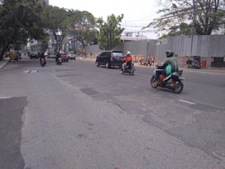 Warga Keluhkan Bekas Tambalan Bikin Jalan di Medan Bergelombang