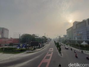 Langit Pekanbaru Berkabut dan Bau Asap, Ini Kata BMKG