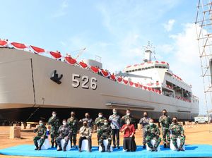 Kemhan Resmikan Kapal Angkut Tank Baru, Muat 15 Unit! Kemhan Resmikan Kapal Angkut Tank Baru, Muat 15 Unit!