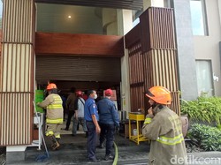 Gudang Toko Kue Kartika Sari di Bandung Terbakar