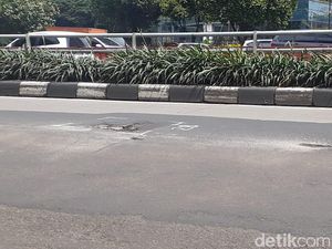 Jl MT Haryono Arah Pancoran: Sebagian Ditambal tapi Masih Banyak Bolong