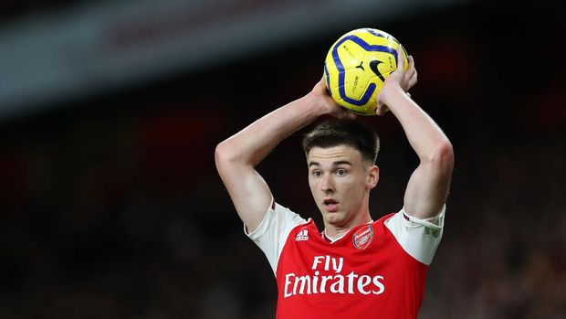 LONDON, ENGLAND - OCTOBER 27: Kieran Tierney of Arsenal takes a throw in during the Premier League match between Arsenal FC and Crystal Palace at Emirates Stadium on October 27, 2019 in London, United Kingdom. (Photo by Catherine Ivill/Getty Images)