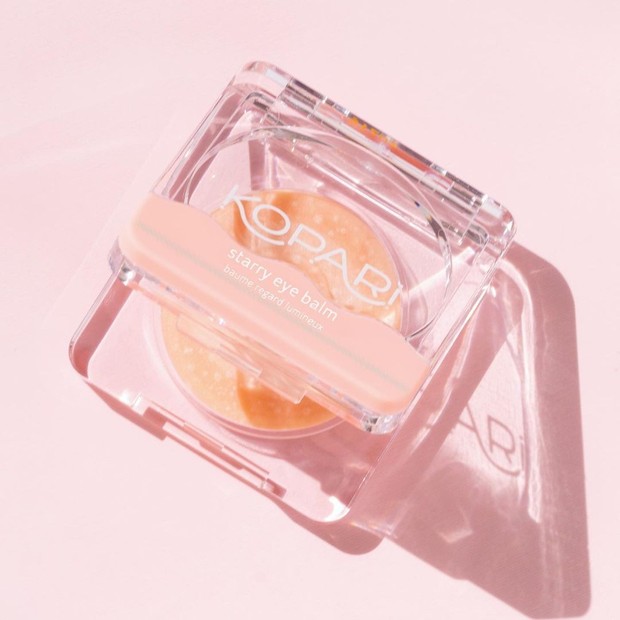 Kopari Beauty Starry Eye Balm/instagram.com/koparibeauty Kopari Beauty Starry Eye Balm ini menghidrasi berkar kafein dan hyaluronic acid yang melembapkan, membantu menghilangkan bengkak, menerangi dan mata yang lelah.