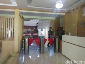 Nurdin Abdullah Kena OTT, KPK Geledah Kantor Dinas PUTR Sulsel