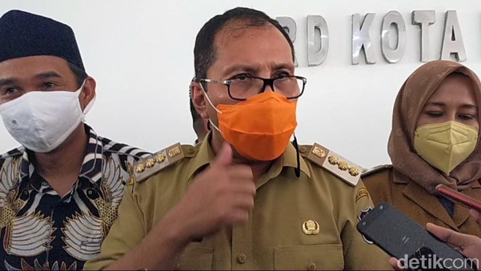 Walikota Makassar, M Ramadhan Pomanto, meminta izin pembangunan Stadion Andi Mattalatta dievaluasi.