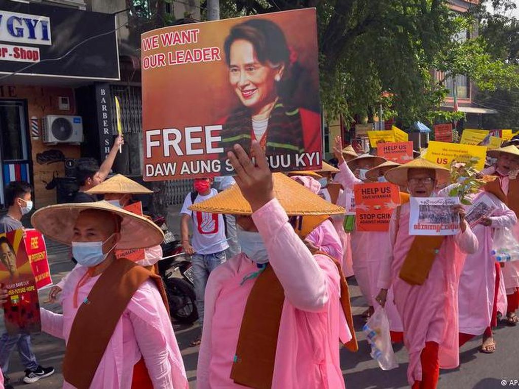 Menlu Jepang-Indonesia Bicara Via Telepon, Bahas Demonstrasi di Myanmar