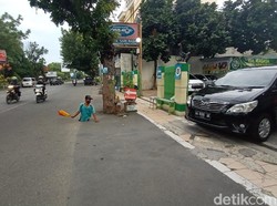 Semangat, Gus! Suka Duka Juru Parkir Tanpa Kaki di Kudus