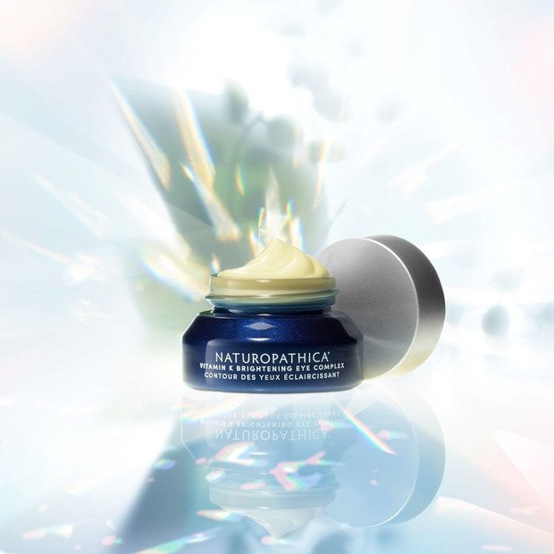 Naturopathica Vitamin K Brightening Eye Serum/instagram.com/naturopathica Krim mata dari Naturopathica ini diformulasikan untuk orang yang memiliki pigmentasi sedang hingga dalam disekitar mata.