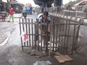 Bahaya! Jalur Utama Pantura Subang Tergenang dan Berlubang