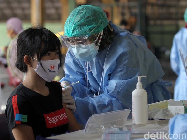 Pelaksanaan Vaksinasi Massal di Pasar Beringharjo