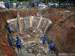 Pembuatan Embung untuk Cegah Banjir di Sumur Batu Pembuatan Embung untuk Cegah Banjir di Sumur Batu