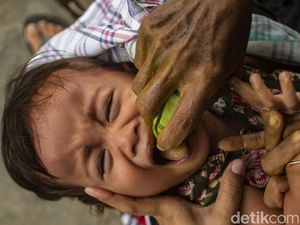 Potret Tradisi Cekok Jamu di Bantul Potret Tradisi Cekok Jamu di Bantul
