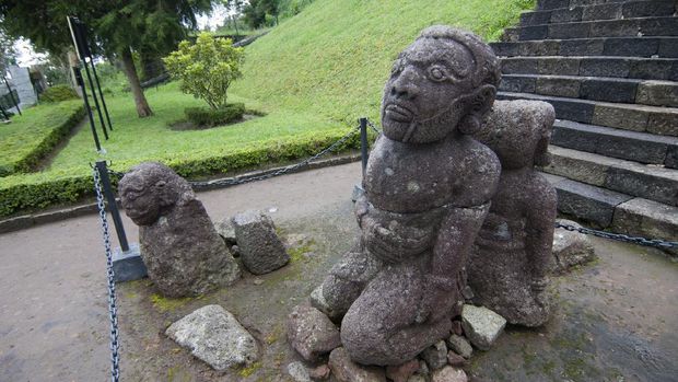 Ceto is a Hindu temple located on the slopes of Mt. Lawu at an altitude of 1496m above sea level. It was built in the era of Majapahit kingdom around the 15th century AD.