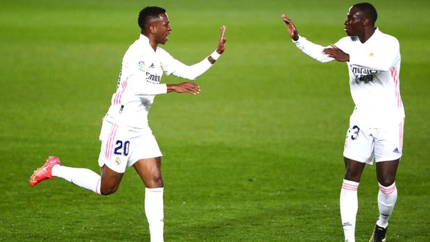Soccer Football - La Liga Santander - Real Madrid v Real Sociedad - Estadio Alfredo Di Stefano, Madrid, Spain - March 1, 2021 Real Madrid's Vinicius Junior celebrates scoring their first goal with Ferland Mendy REUTERS/Sergio Perez