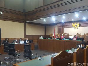 Sidang Terdakwa Penyuap Nurhadi, Hakim Konfirmasi Saksi soal Proyek PLMTH Sidang Terdakwa Penyuap Nurhadi, Hakim Konfirmasi Saksi soal Proyek PLMTH