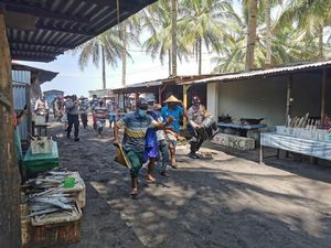 13 Desa Pesisir Trenggalek Rawan Tsunami, Lintas Instansi Gelar Simulasi 13 Desa Pesisir Trenggalek Rawan Tsunami, Lintas Instansi Gelar Simulasi