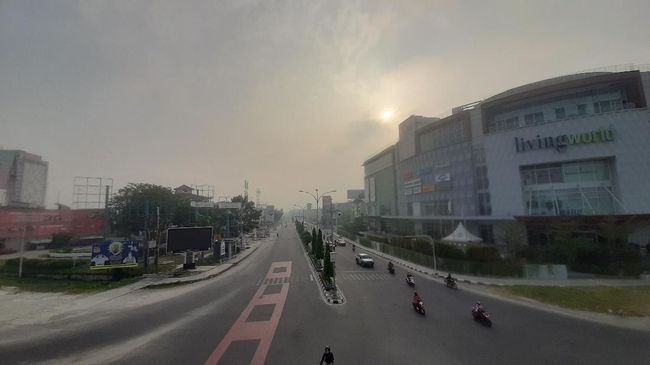 Tanda Tanya Penyebab Kabut dan Bau Asap di Pekanbaru Tanda Tanya Penyebab Kabut dan Bau Asap di Pekanbaru
