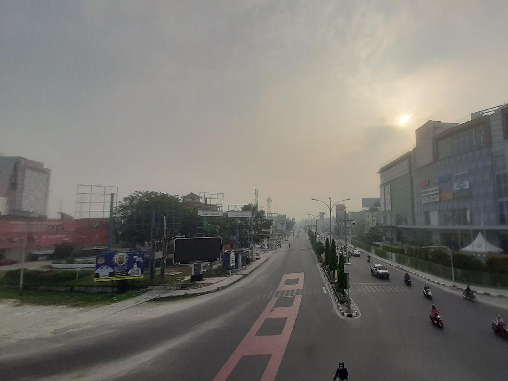 Tanda Tanya Penyebab Kabut dan Bau Asap di Pekanbaru Tanda Tanya Penyebab Kabut dan Bau Asap di Pekanbaru