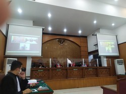 Gus Nur Tak Dihadirkan Langsung di Sidang, Tim Pengacara Walk-Out Lagi