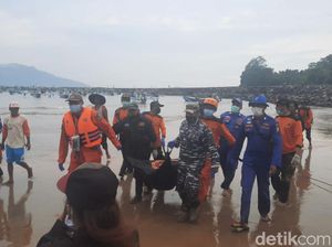 Pemancing Hilang Ditemukan Tewas Terseret Ombak di Laut Selatan Banyuwangi Pemancing Hilang Ditemukan Tewas Terseret Ombak di Laut Selatan Banyuwangi