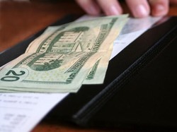 Royal Banget! Pelanggan Restoran Ini Beri Tip Sampai Rp 95 Juta