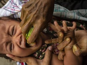Cekok Jamu, Tradisi Masyarakat Jawa Atasi Anak Susah Makan Cekok Jamu, Tradisi Masyarakat Jawa Atasi Anak Susah Makan