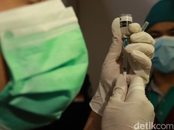 Sejumlah Polisi, Rektor-Ulama di Kota Bandung Jalani Vaksinasi Corona