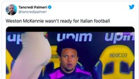 Nah, inilah ekspresi ternganga Weston McKennie saat melihat aksi Diletta di depannya. (Foto: @Twitter/Tancredi Palmeri)