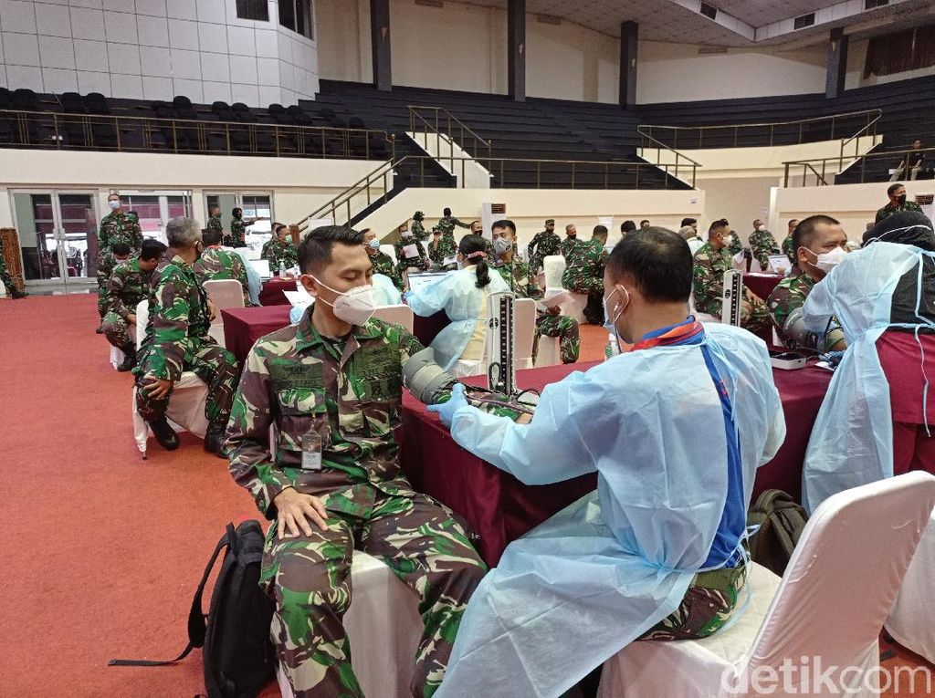 Ribuan Prajurit di Mabes TNI Divaksinasi COVID-19, Begini Suasananya Ribuan Prajurit di Mabes TNI Divaksinasi COVID-19, Begini Suasananya