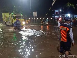 Dua Sungai Meluap, Permukiman dan Jalur Pantura Kota Pasuruan Banjir Dua Sungai Meluap, Permukiman dan Jalur Pantura Kota Pasuruan Banjir